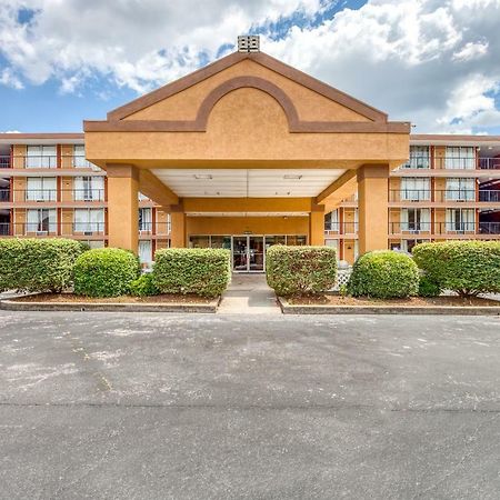 Budgetel Inn & Suites Forest Park Exteriör bild