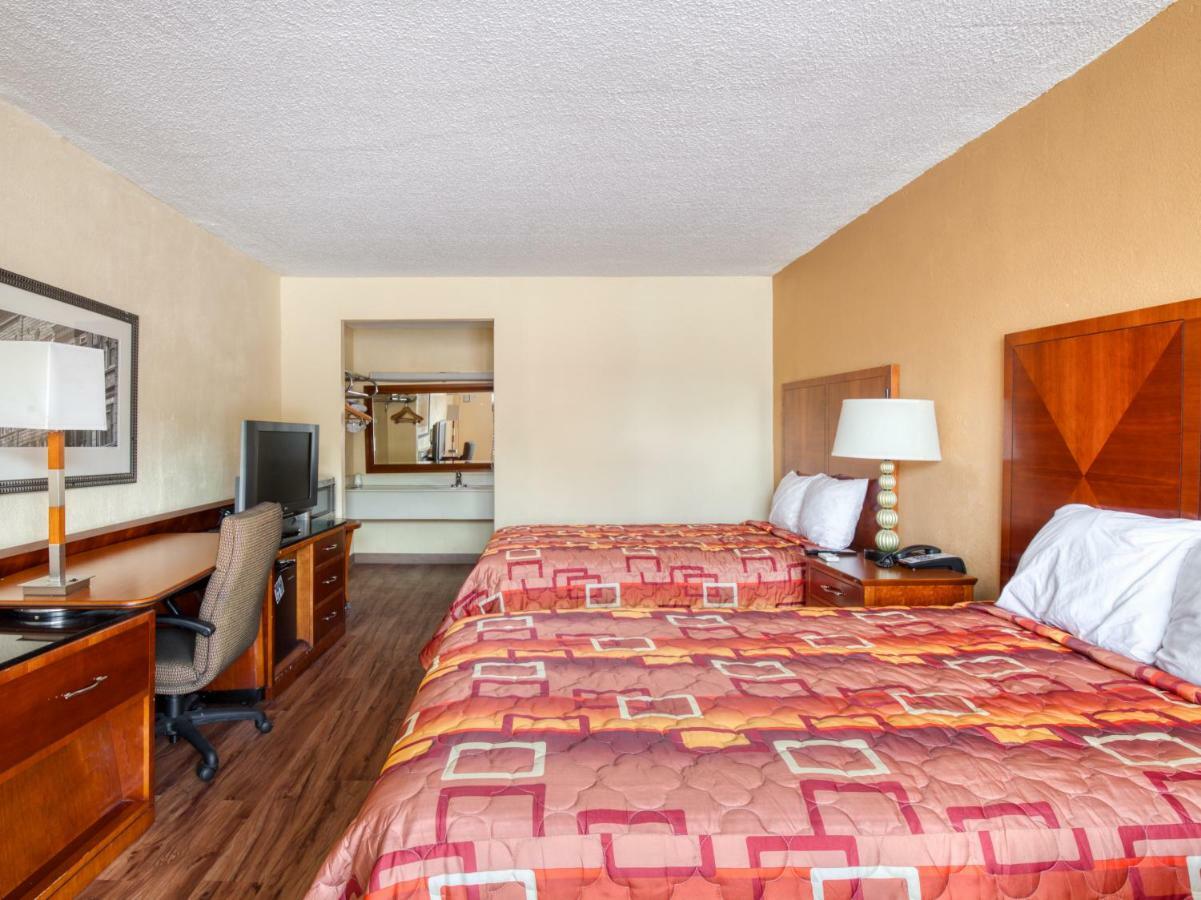 Budgetel Inn & Suites Forest Park Exteriör bild