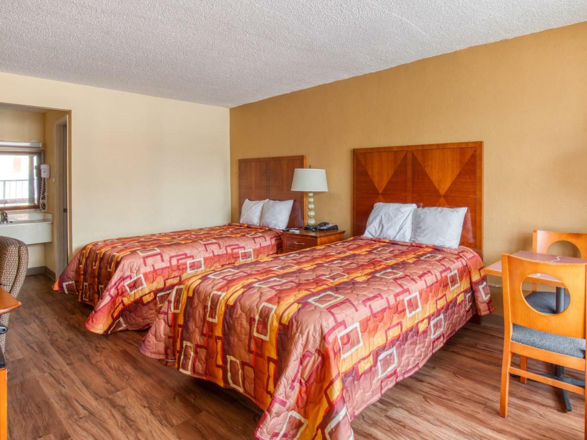 Budgetel Inn & Suites Forest Park Exteriör bild