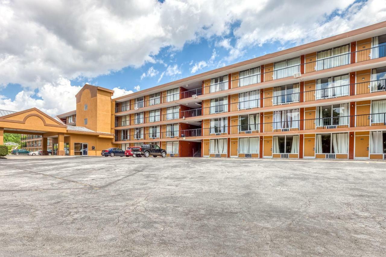 Budgetel Inn & Suites Forest Park Exteriör bild