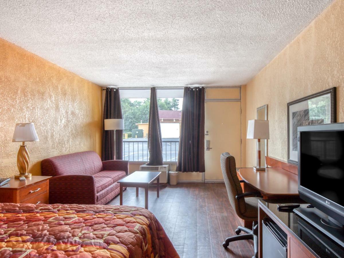 Budgetel Inn & Suites Forest Park Exteriör bild